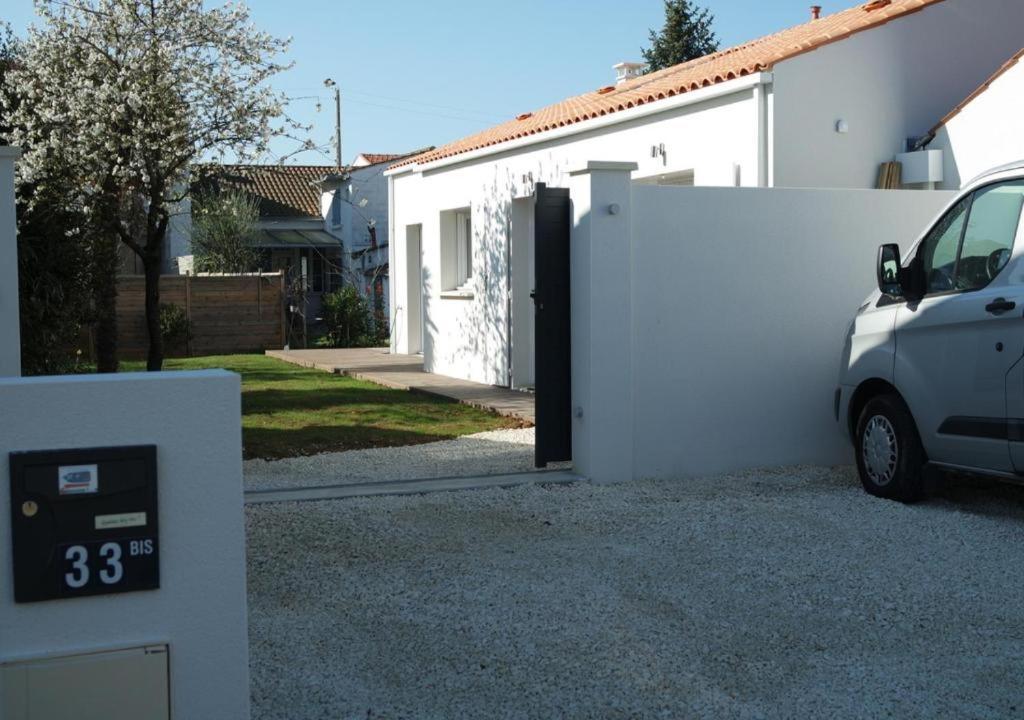 33 Bis Villa *
